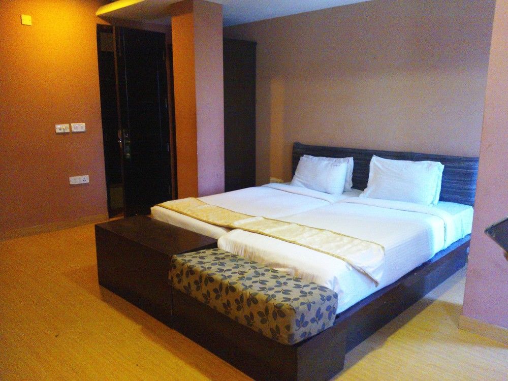โรงแรมไวท์ โคลฟ นิวเดลี ภายนอก รูปภาพ