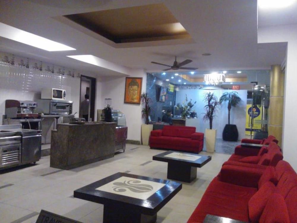 โรงแรมไวท์ โคลฟ นิวเดลี ภายนอก รูปภาพ