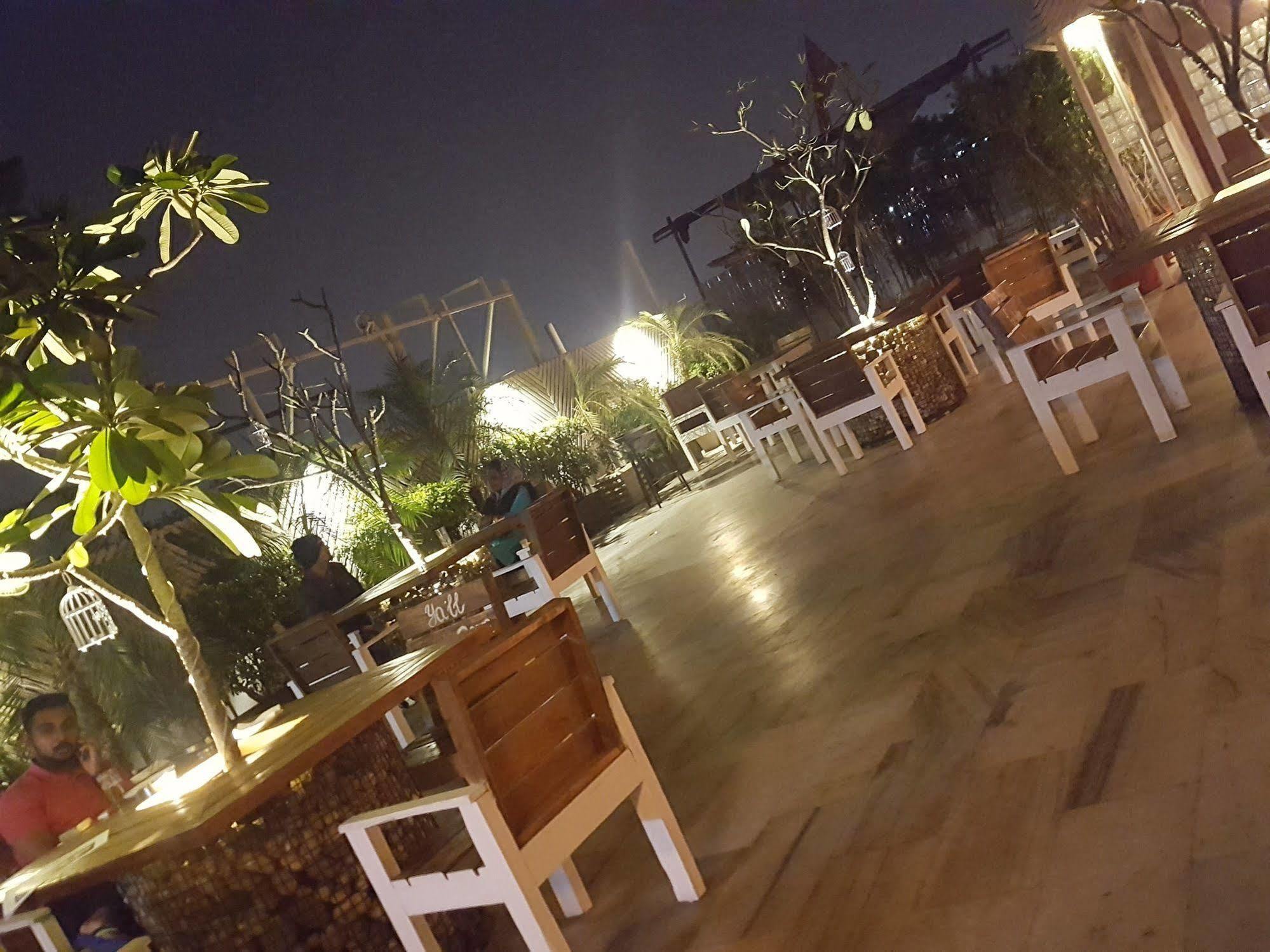 โรงแรมไวท์ โคลฟ นิวเดลี ภายนอก รูปภาพ
